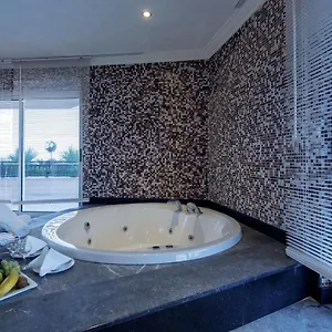 Honeymoon Suite